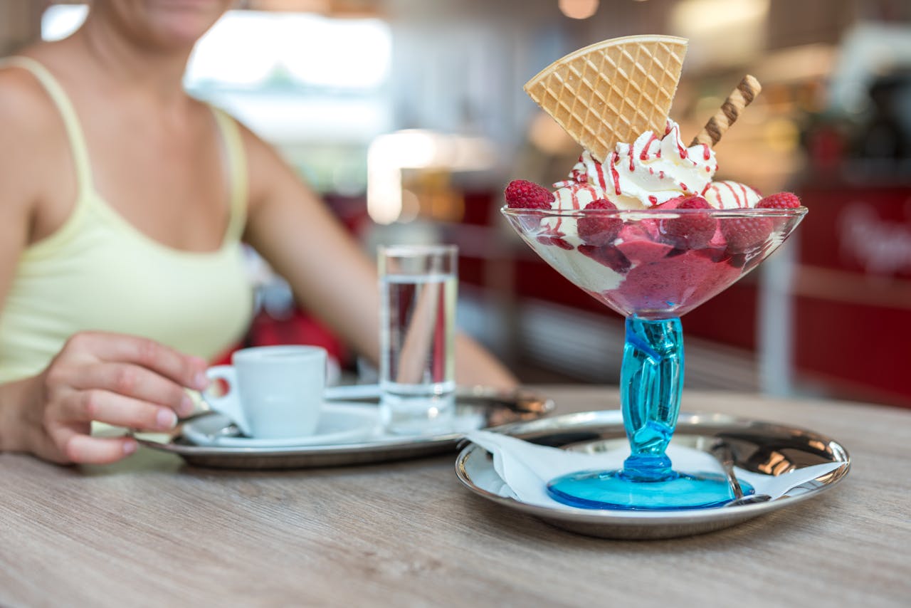 Wofür sind die klei­nen Ser­vi­et­ten in Eis­die­len wirk­lich gedacht?
