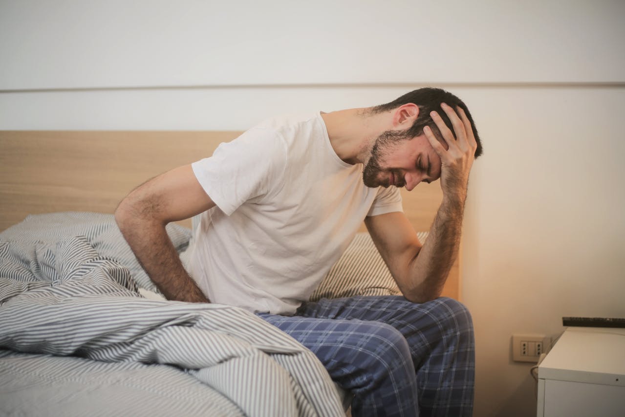 Sind Män­ner wirk­lich weh­lei­di­ger als Frau­en?